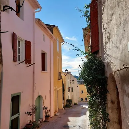 Maison Chezanne Holiday home *